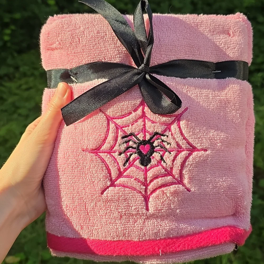 Betsey Johnson Pink Halloween Hand Towel Set Spider Web Heart Hot Pink NWT